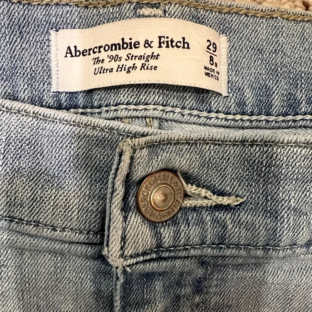 Abercrombie & Fitch 90’s High Rise Straight  Leg Jeans - Picture 6 of 8